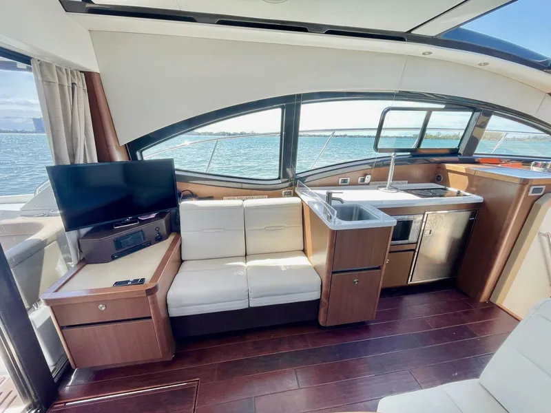 Slide: The Image of Sea Ray 400 Sundancer 2017 - 28