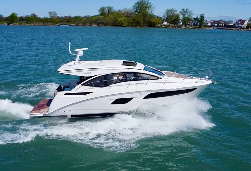 Slide: The Image of Sea Ray 400 Sundancer 2017 - 3