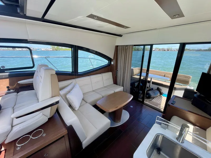 Slide: The Image of Sea Ray 400 Sundancer 2017 - 30