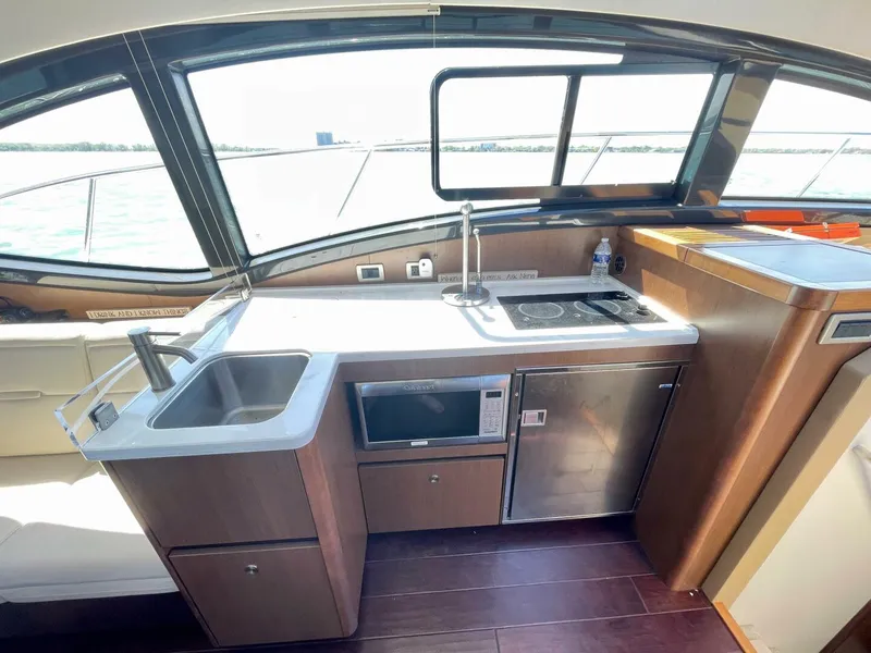 Slide: The Image of Sea Ray 400 Sundancer 2017 - 32