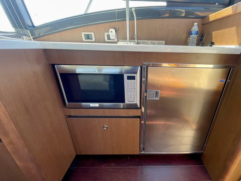 Slide: The Image of Sea Ray 400 Sundancer 2017 - 33