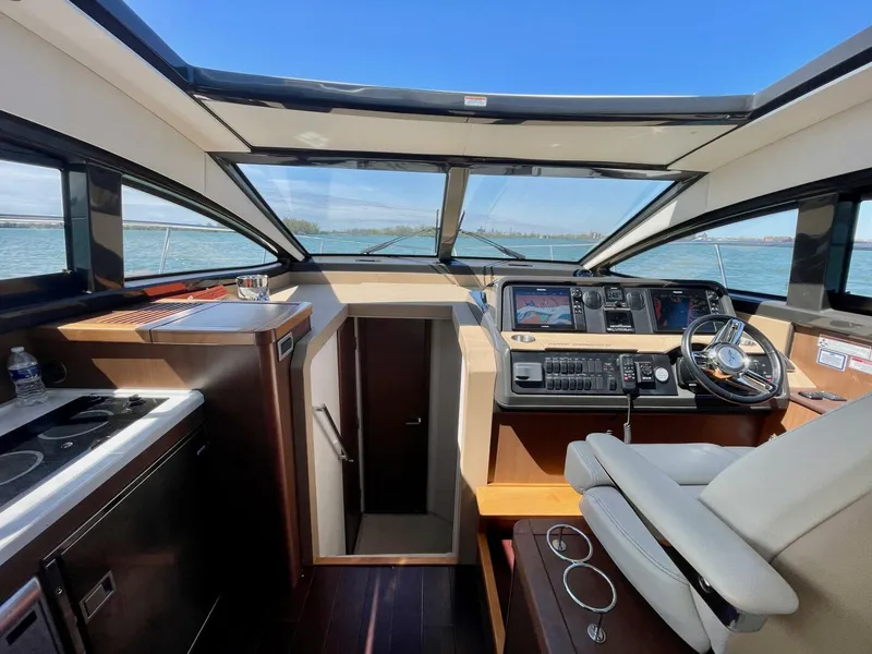 Slide: The Image of Sea Ray 400 Sundancer 2017 - 34