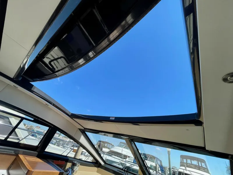 Slide: The Image of Sea Ray 400 Sundancer 2017 - 35