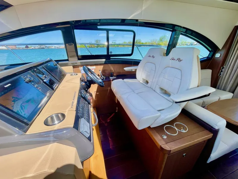 Slide: The Image of Sea Ray 400 Sundancer 2017 - 37
