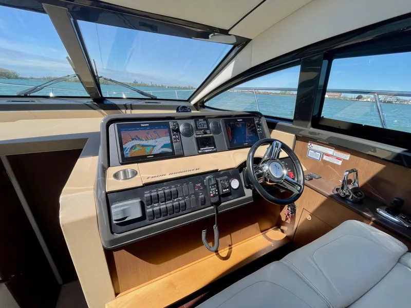 Slide: The Image of Sea Ray 400 Sundancer 2017 - 38