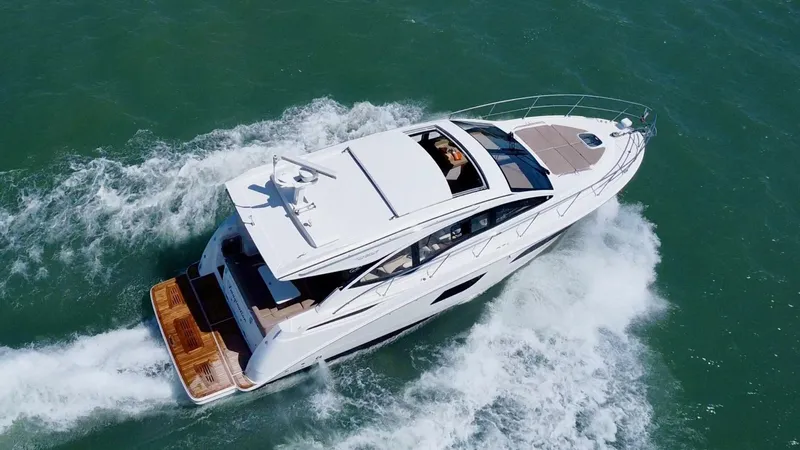Slide: The Image of Sea Ray 400 Sundancer 2017 - 4