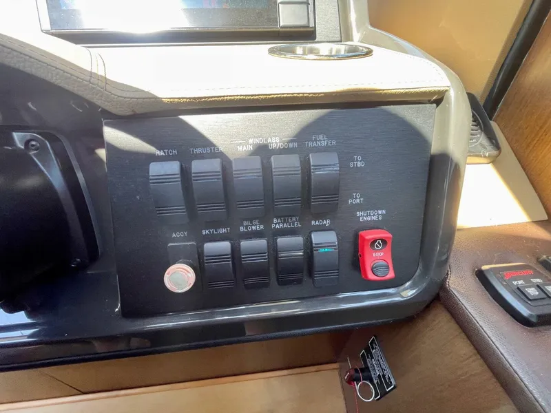 Slide: The Image of Sea Ray 400 Sundancer 2017 - 44