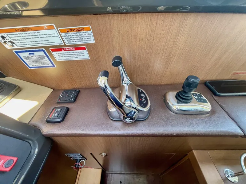 Slide: The Image of Sea Ray 400 Sundancer 2017 - 45