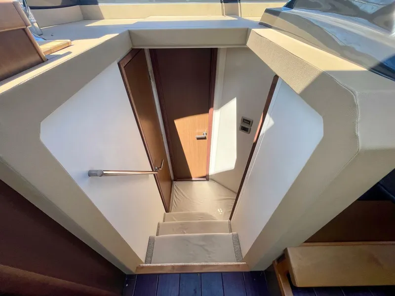 Slide: The Image of Sea Ray 400 Sundancer 2017 - 46