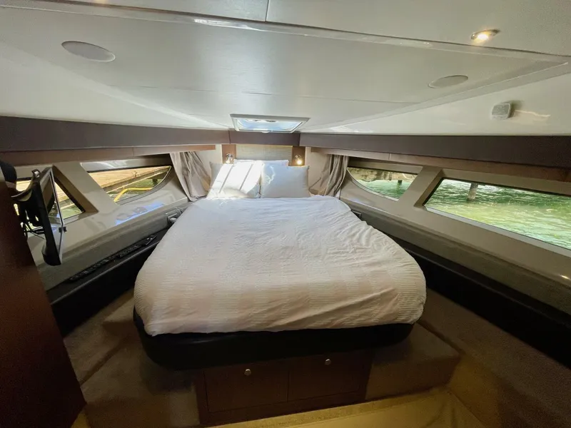 Slide: The Image of Sea Ray 400 Sundancer 2017 - 48