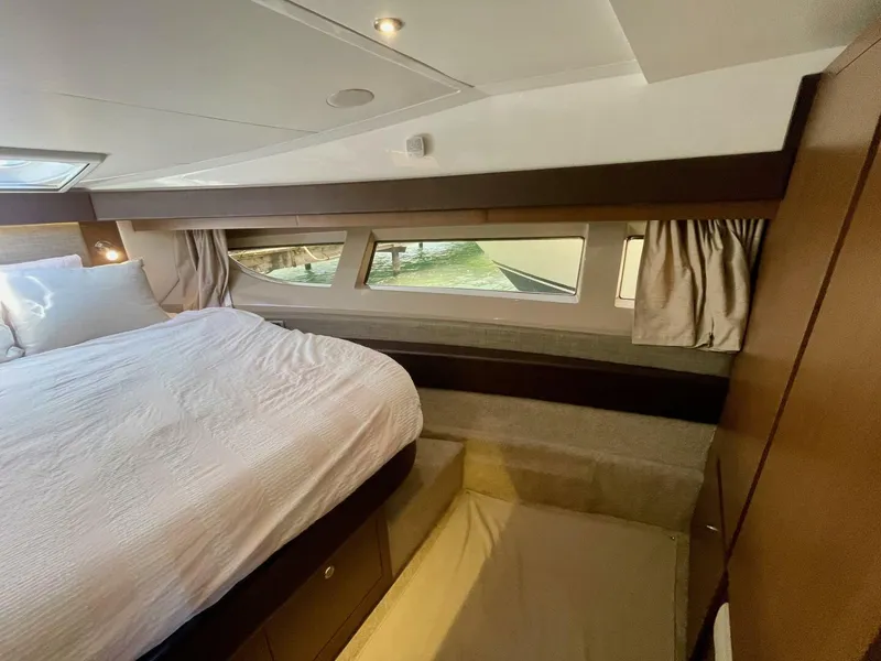 Slide: The Image of Sea Ray 400 Sundancer 2017 - 50