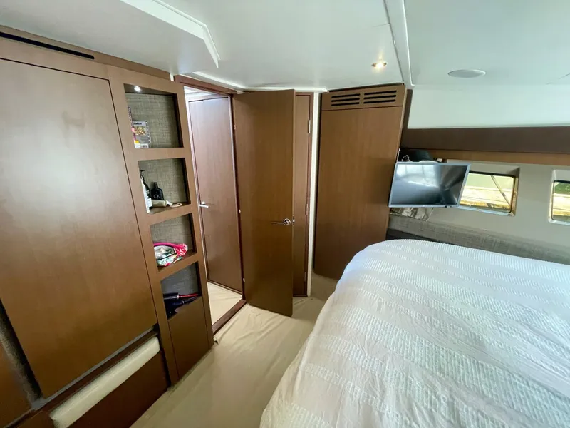 Slide: The Image of Sea Ray 400 Sundancer 2017 - 51