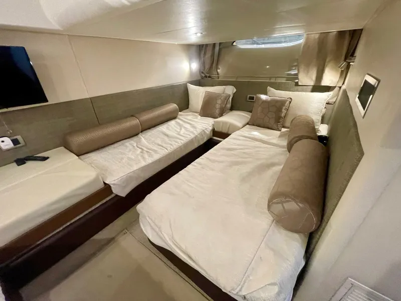 Slide: The Image of Sea Ray 400 Sundancer 2017 - 53