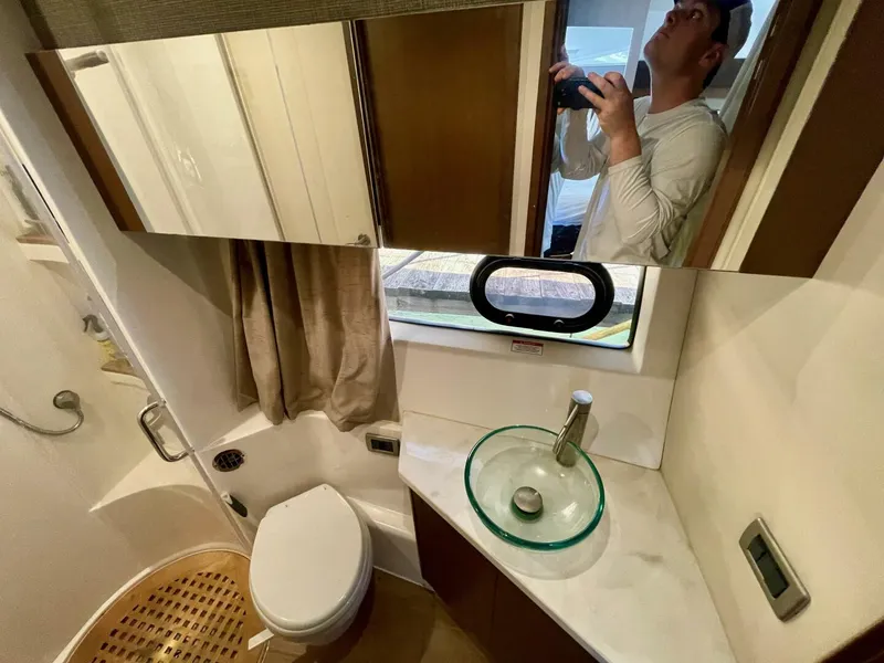 Slide: The Image of Sea Ray 400 Sundancer 2017 - 54