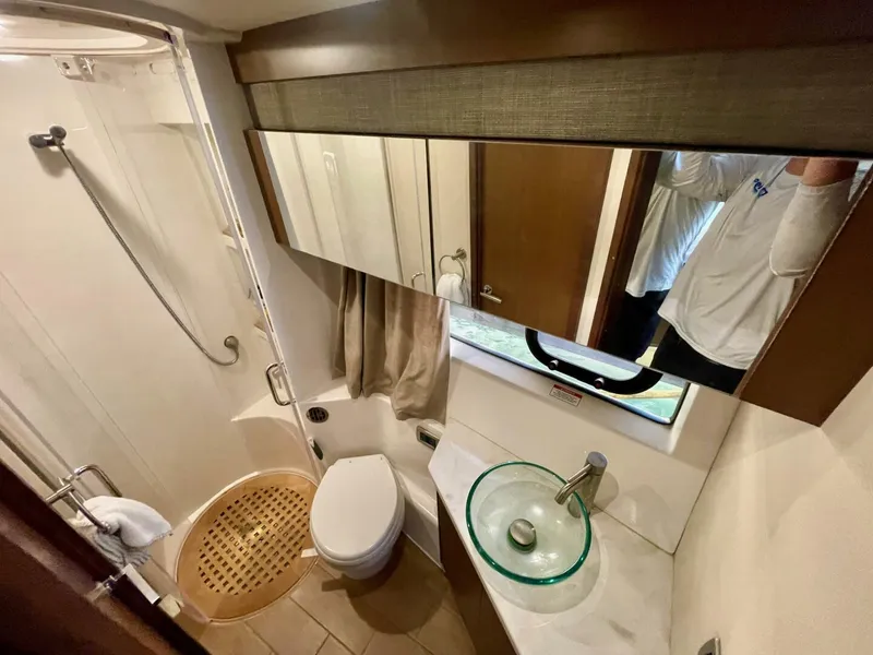 Slide: The Image of Sea Ray 400 Sundancer 2017 - 55