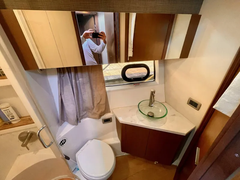 Slide: The Image of Sea Ray 400 Sundancer 2017 - 56