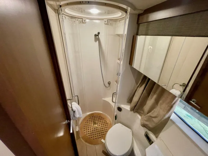Slide: The Image of Sea Ray 400 Sundancer 2017 - 58