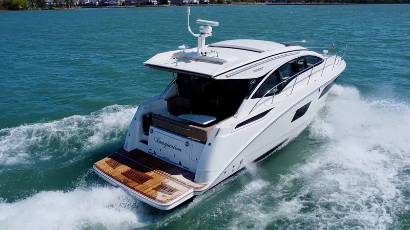 Slide: The Image of Sea Ray 400 Sundancer 2017 - 6