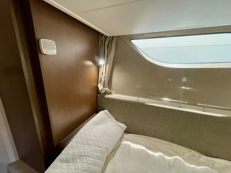 Slide: The Image of Sea Ray 400 Sundancer 2017 - 60