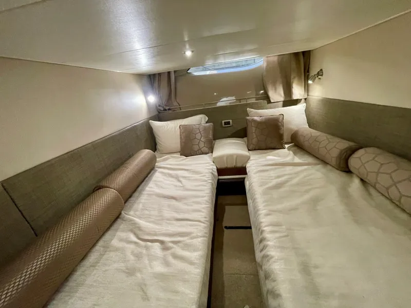 Slide: The Image of Sea Ray 400 Sundancer 2017 - 62