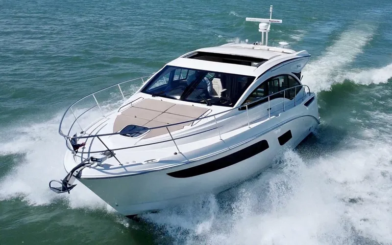 Slide: The Image of Sea Ray 400 Sundancer 2017 - 9