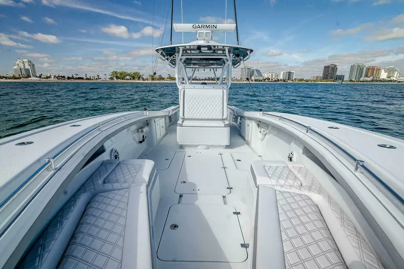 Slide: The Image of Yellowfin 36 Offshore 2023 - 10