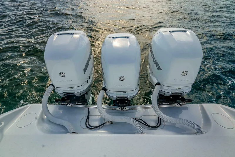 Slide: The Image of Yellowfin 36 Offshore 2023 - 12