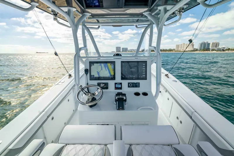 Slide: The Image of Yellowfin 36 Offshore 2023 - 14