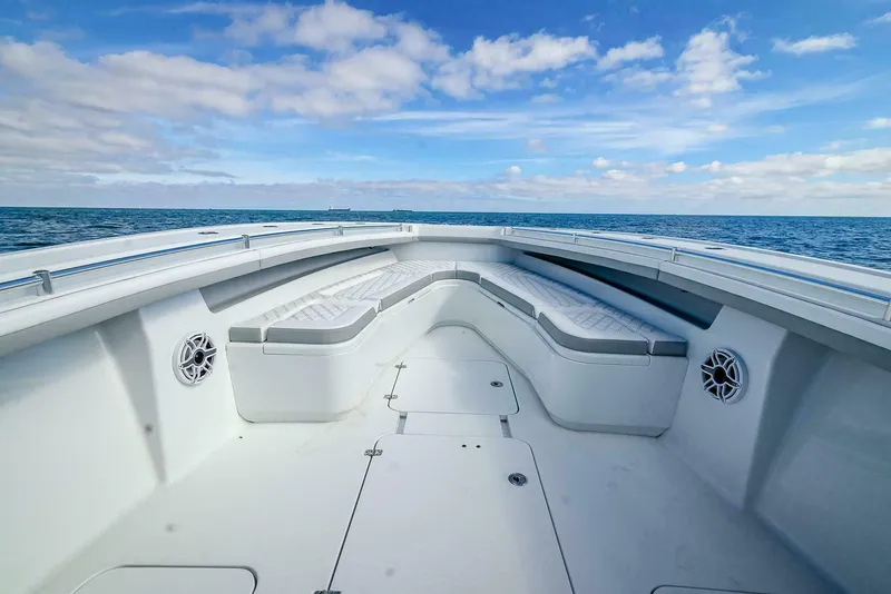 Slide: The Image of Yellowfin 36 Offshore 2023 - 16