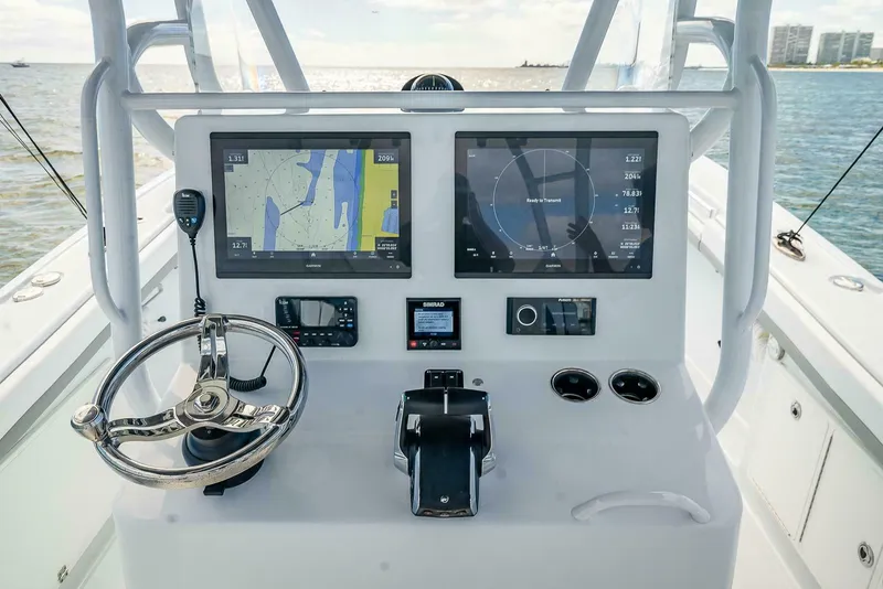 Slide: The Image of Yellowfin 36 Offshore 2023 - 18