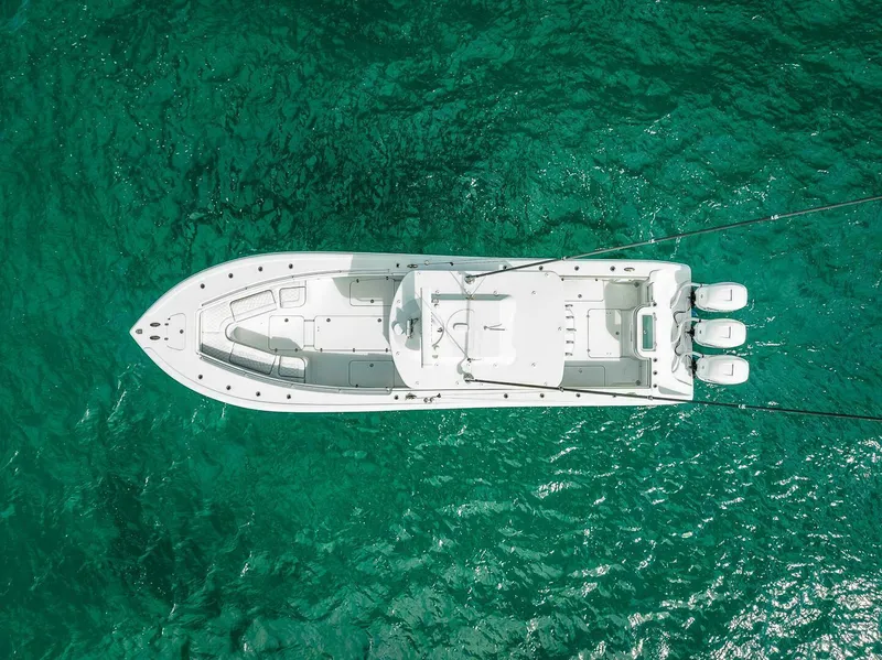 Slide: The Image of Yellowfin 36 Offshore 2023 - 4