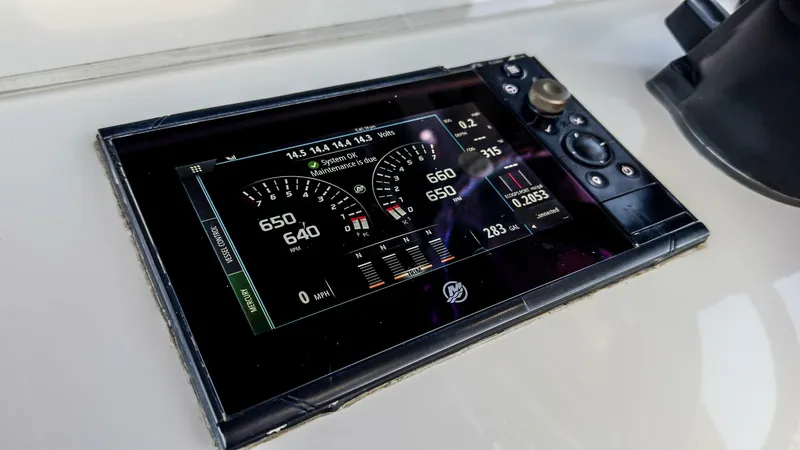 Slide: The Image of Sea Hunter 39 Center Console 2019 - 11