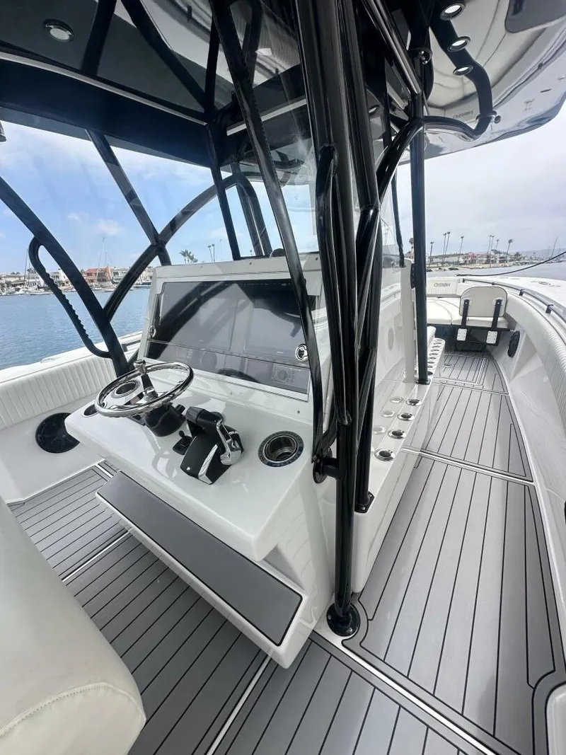 Slide: The Image of Sea Hunter 39 Center Console 2019 - 12