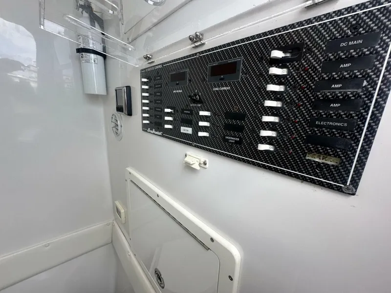 Slide: The Image of Sea Hunter 39 Center Console 2019 - 13