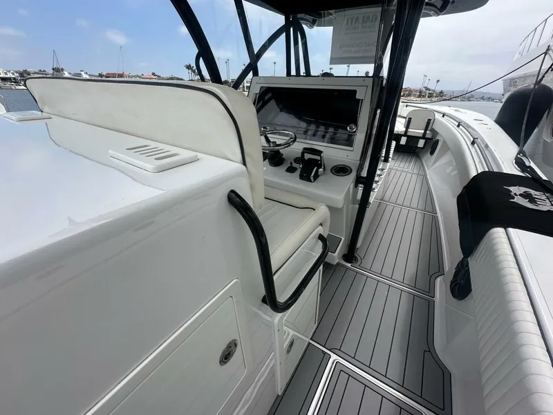 Slide: The Image of Sea Hunter 39 Center Console 2019 - 19