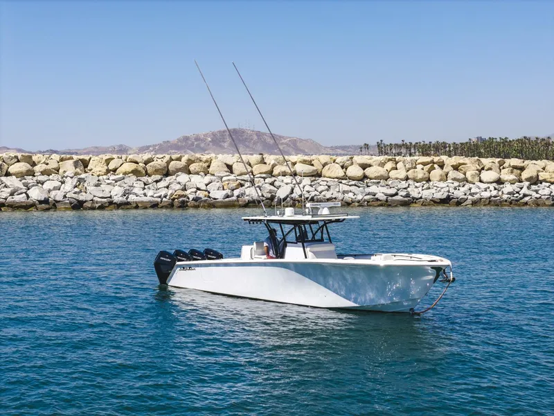 Slide: The Image of Sea Hunter 39 Center Console 2019 - 25