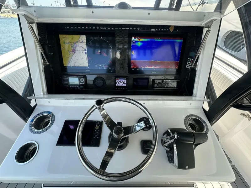 Slide: The Image of Sea Hunter 39 Center Console 2019 - 3