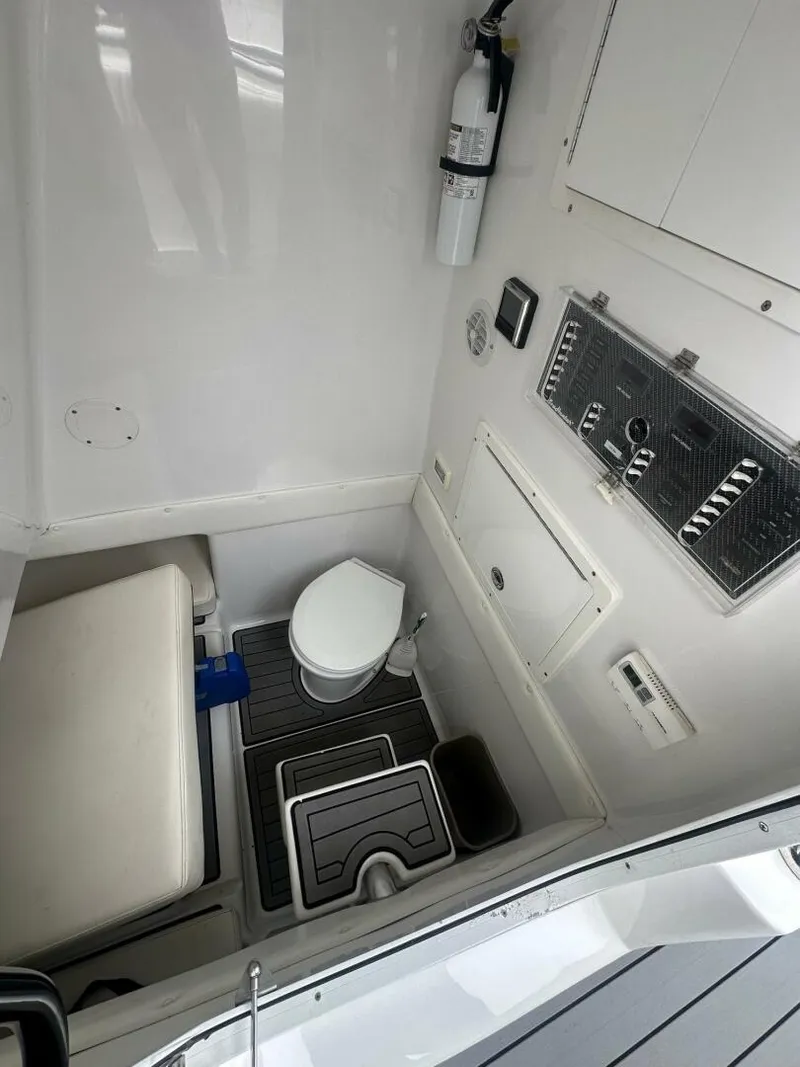 Slide: The Image of Sea Hunter 39 Center Console 2019 - 5