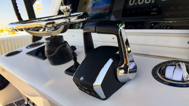 Slide: The Image of Sea Hunter 39 Center Console 2019 - 9