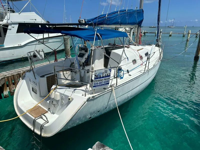 The Image of Beneteau Oceanis Clipper 323 2007 - 0