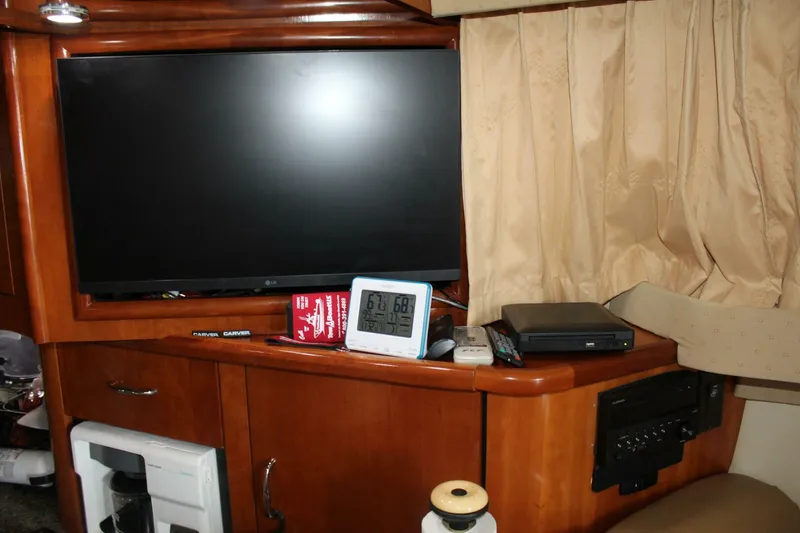 Slide: The Image of Carver Yachts 360 Mariner 2004 - 13