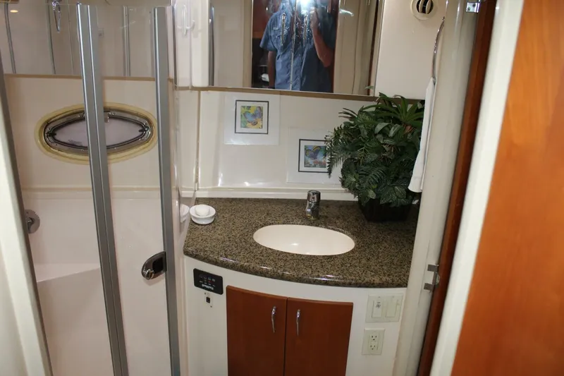 Slide: The Image of Carver Yachts 360 Mariner 2004 - 16