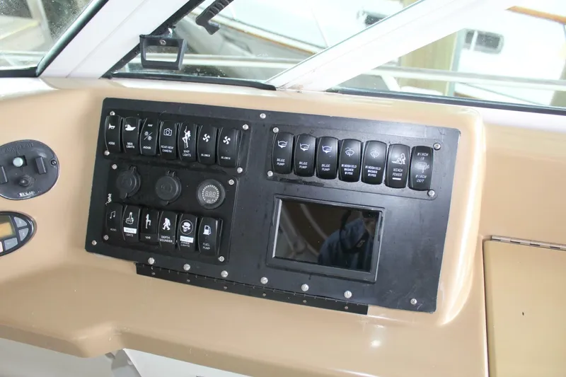 Slide: The Image of Carver Yachts 360 Mariner 2004 - 21