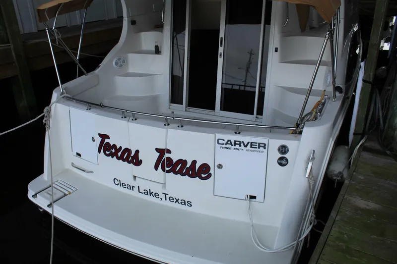 Slide: The Image of Carver Yachts 360 Mariner 2004 - 25