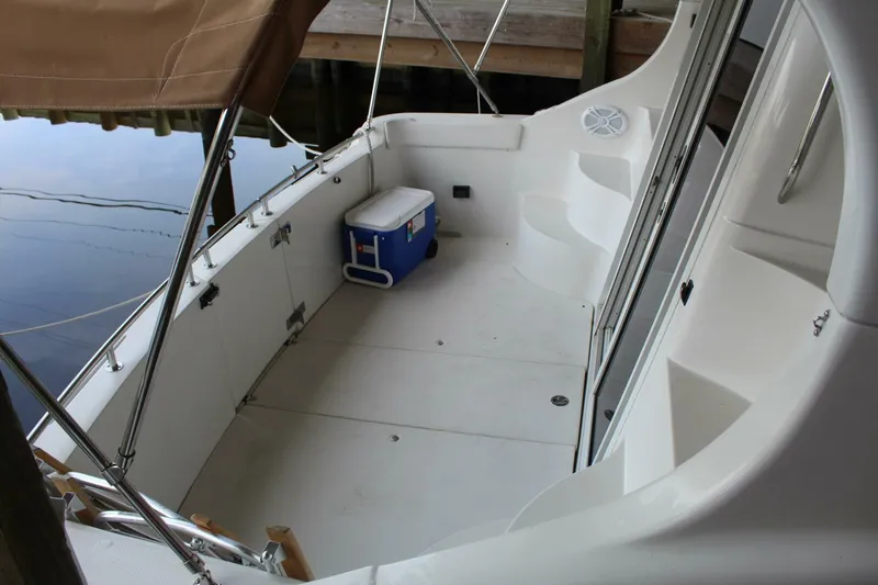 Slide: The Image of Carver Yachts 360 Mariner 2004 - 28