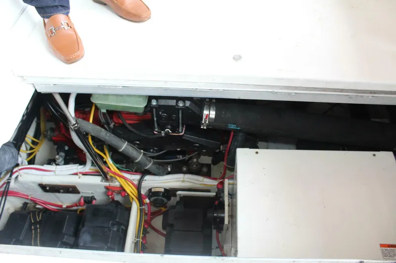 Slide: The Image of Carver Yachts 360 Mariner 2004 - 33