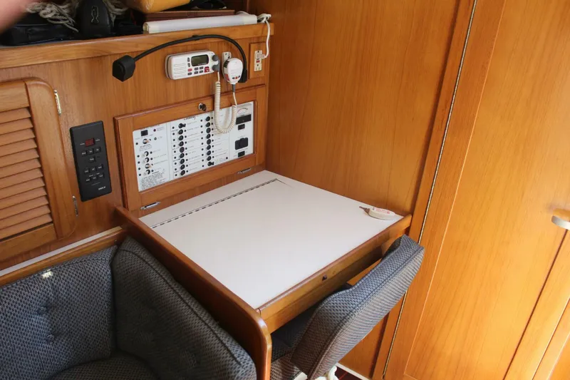 Slide: The Image of Catalina 36 MkII 2000 - 13