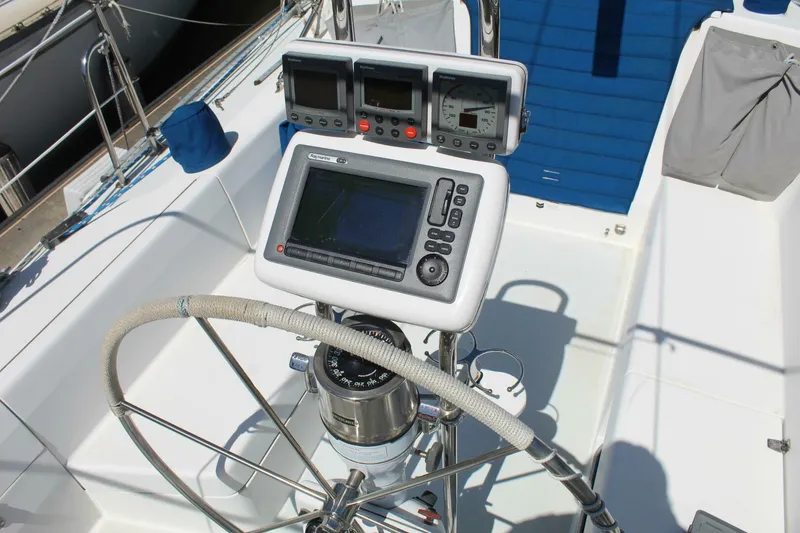Slide: The Image of Catalina 36 MkII 2000 - 16