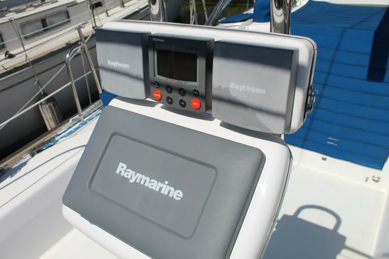 Slide: The Image of Catalina 36 MkII 2000 - 28