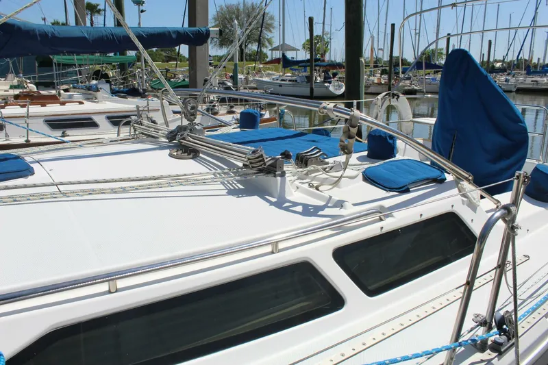 Slide: The Image of Catalina 36 MkII 2000 - 6